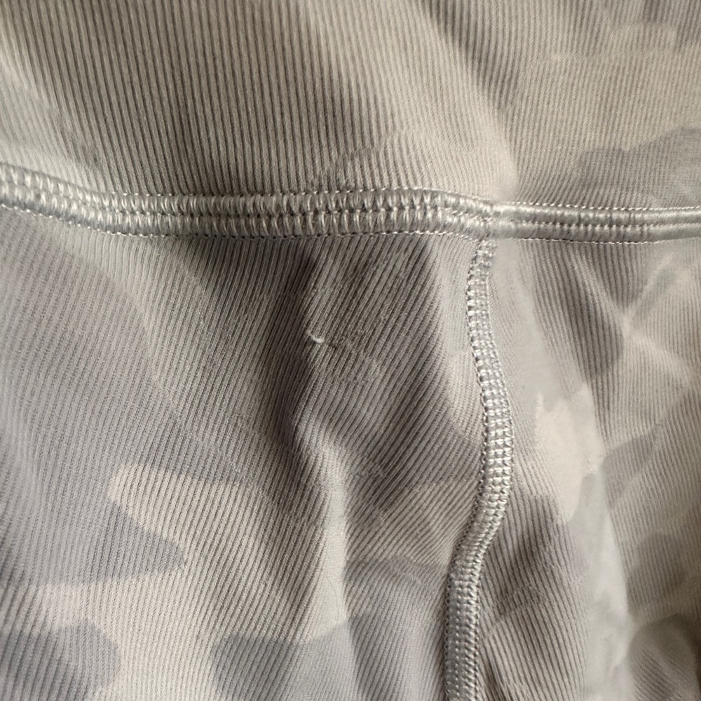 lulu wonder under leggings size 2 - Picture 4 of 4